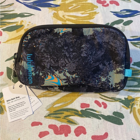 Lululemon Mini Belt Bag - Picture 1 of 6